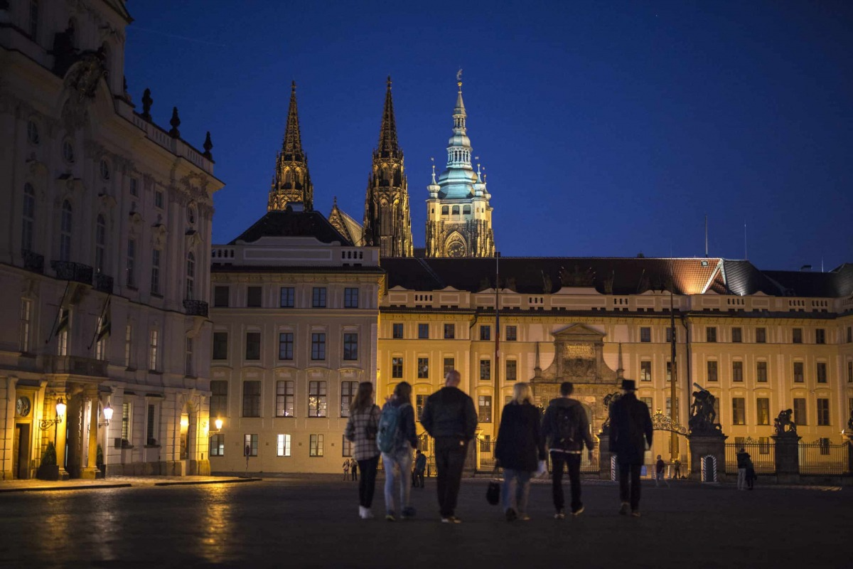 Alchymie a tajemství Pražského hradu (němčina)