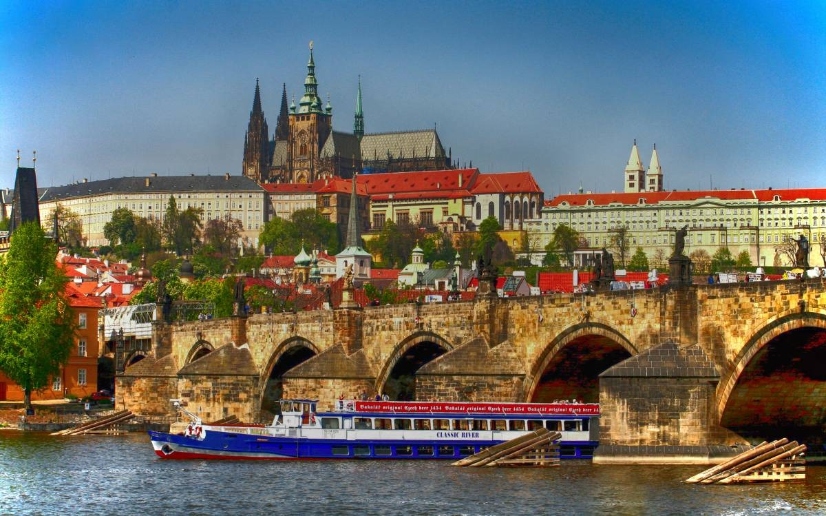 Praha Combo: Hradní interiéry, autobus a loď zdarma